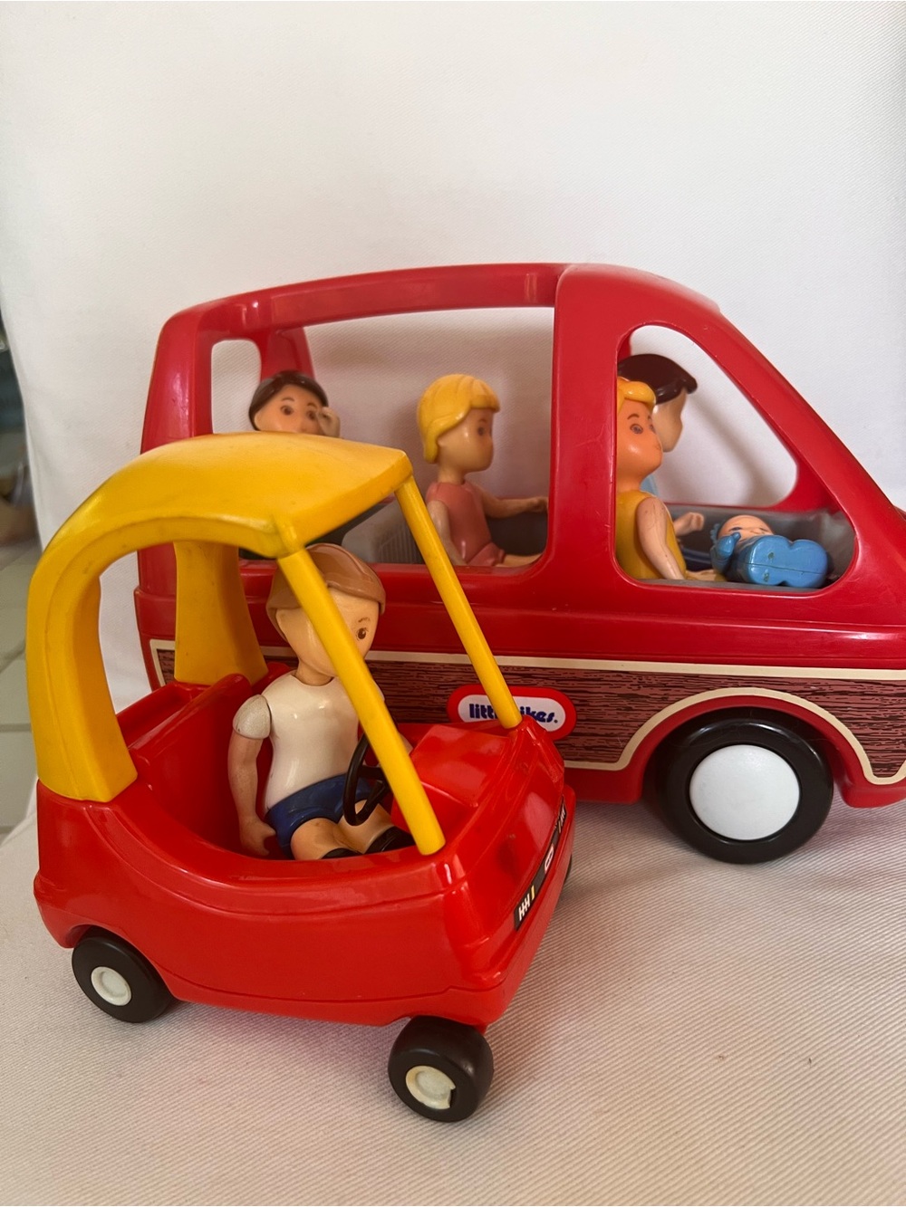 Little Tikes Dollhouse Cozy Coupe and 
Mini Van and Family 8 piece set